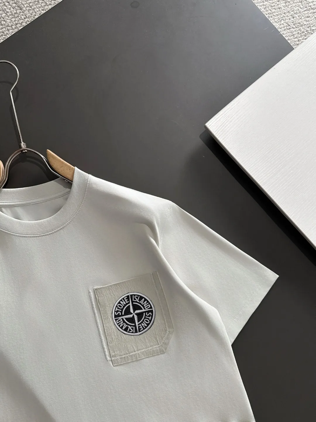 🅿️270 shipped next day Stone Island 2025 spring and summer new style (top quality, differentiated currency) launches double yarn pure cotton fabric short sleeves, early spring catwalk style, personalized and exclusive style, same style for men and women, using imported custom dyed fabrics, back collar chain bottom, fully shoulder-covering, no deformation or shrinkage when exposed to water, SIZE: M to 3XL